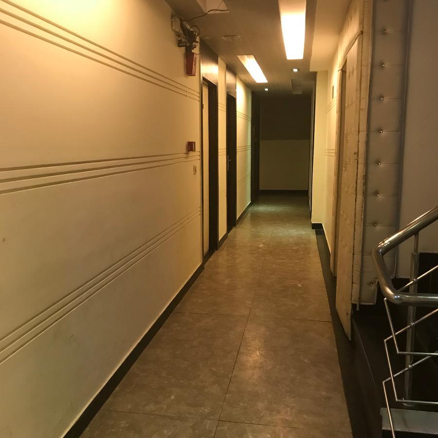 Cosmo - Karol Bagh 3*