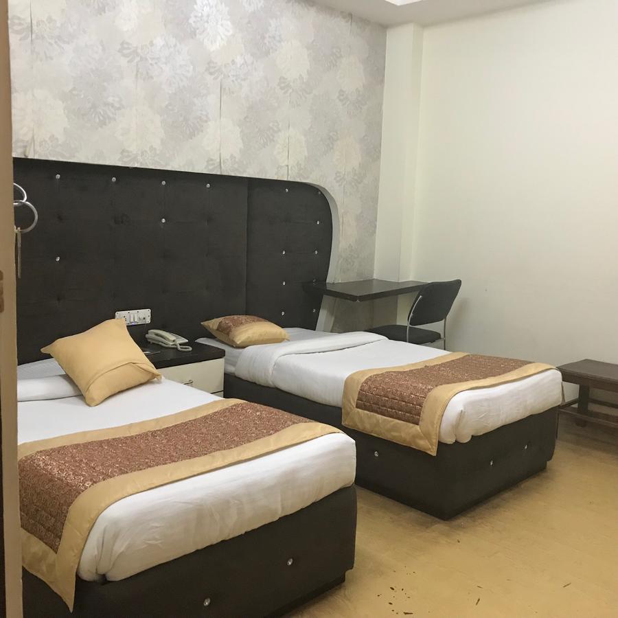 Cosmo - Karol Bagh 3*