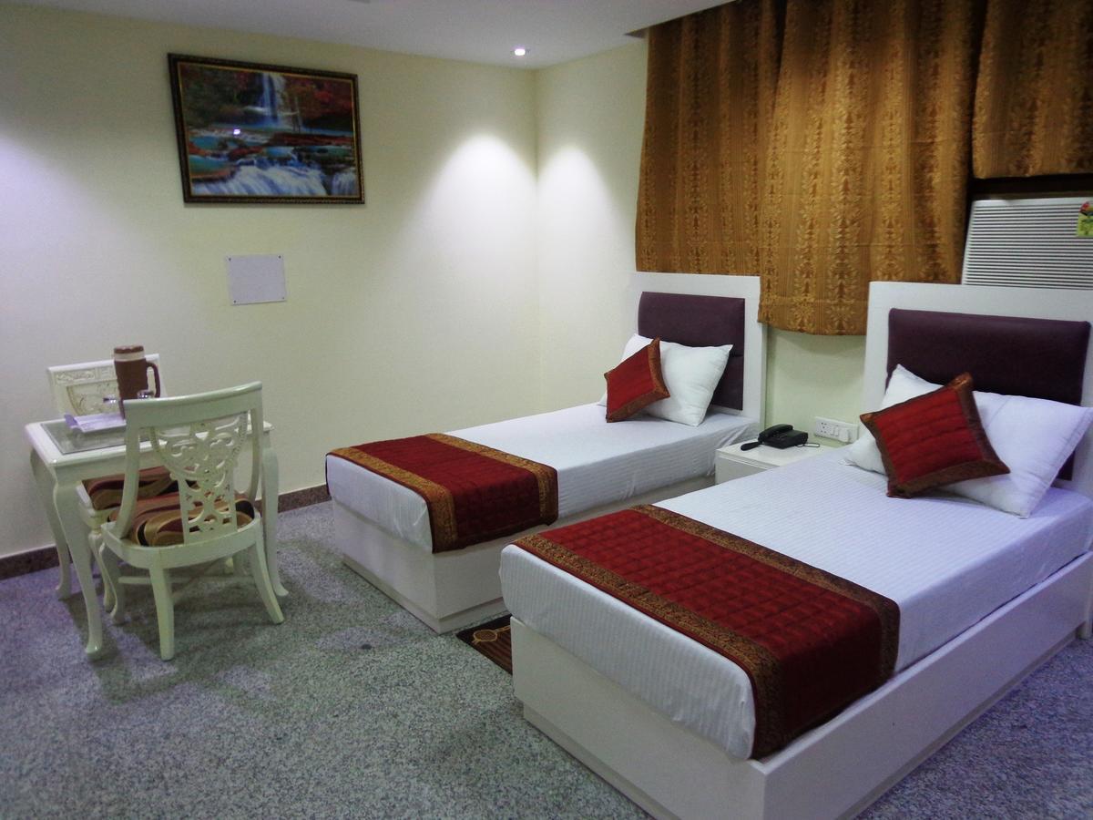 Hotel Airport The Paramont New Delhi