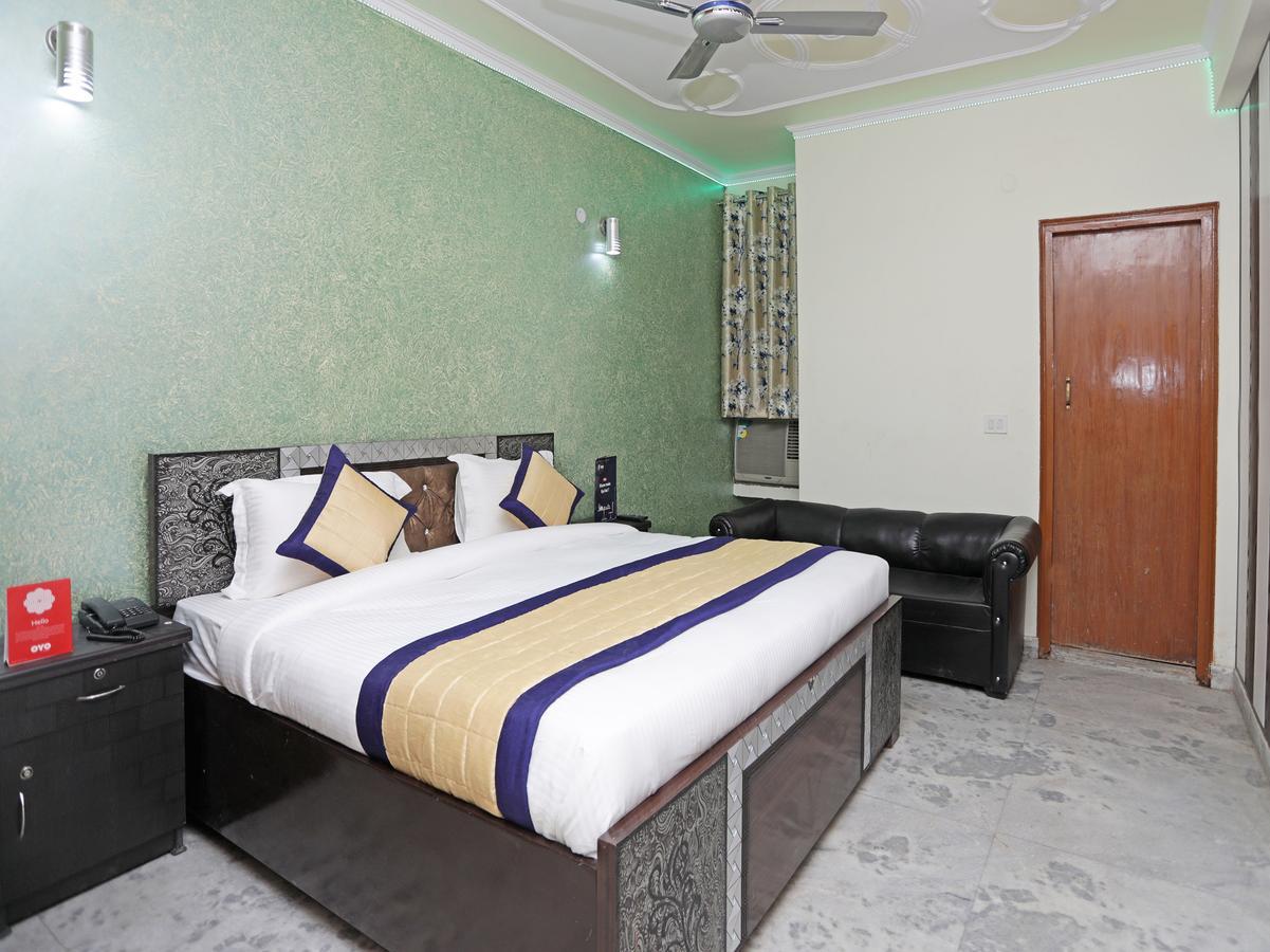 Oyo 11924 Jp Residency