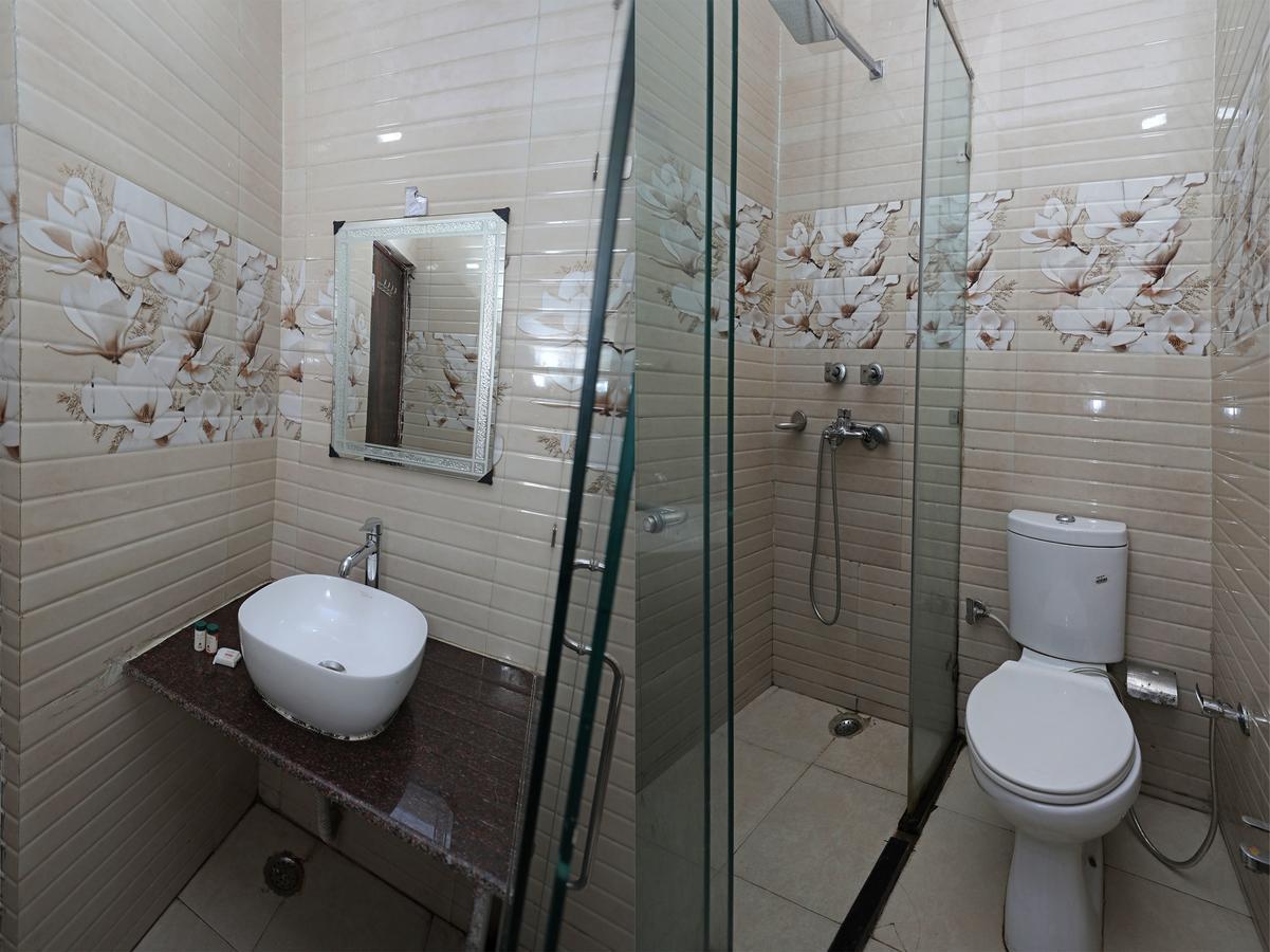 Hotel Oyo 4882 Golden Park 3*