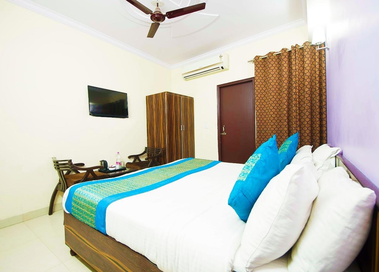 Hotel Airport Heights 3*