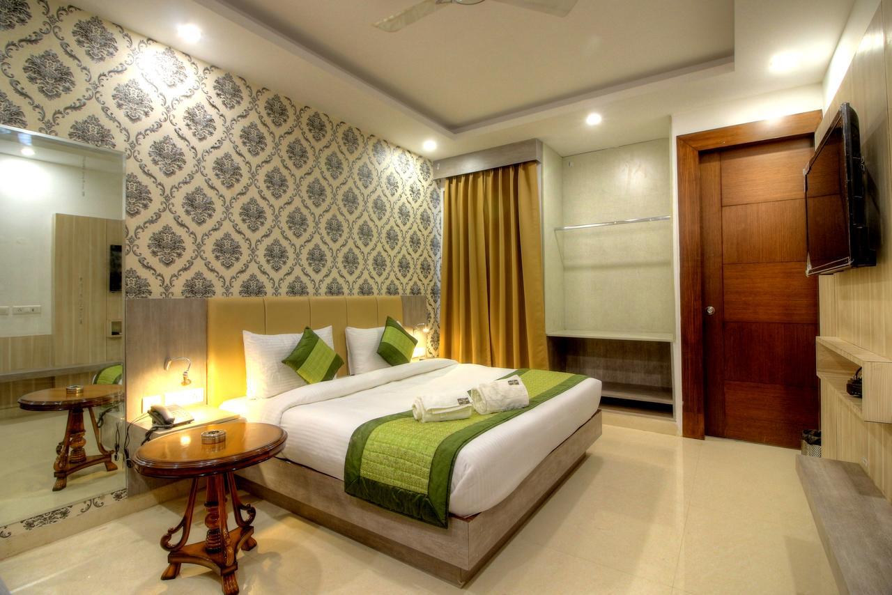 Hotel Almati - Near Delhi Airport 3*