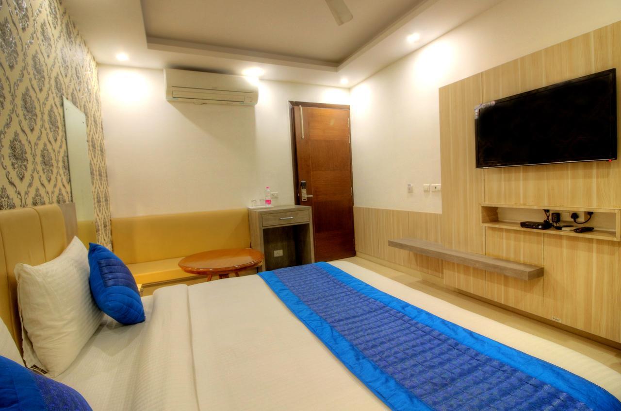 Almati - Near Delhi Airport Hotel 3*