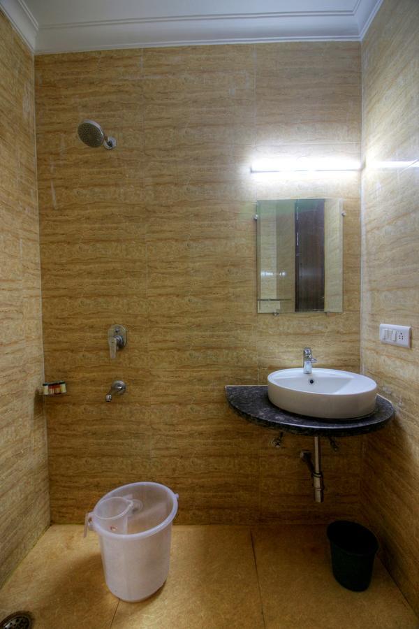 Hotel Almati - Near Delhi Airport 3*