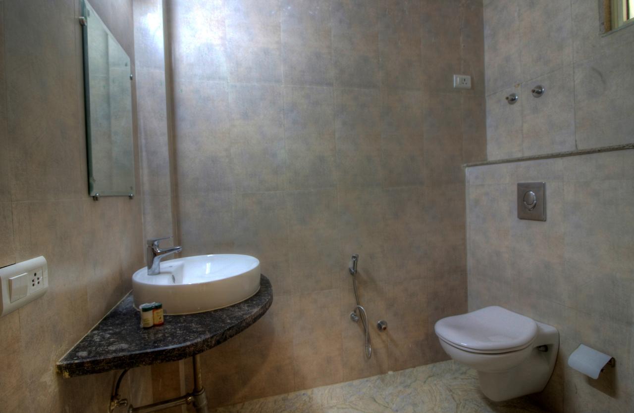 Almati - Near Delhi Airport Hotel 3*