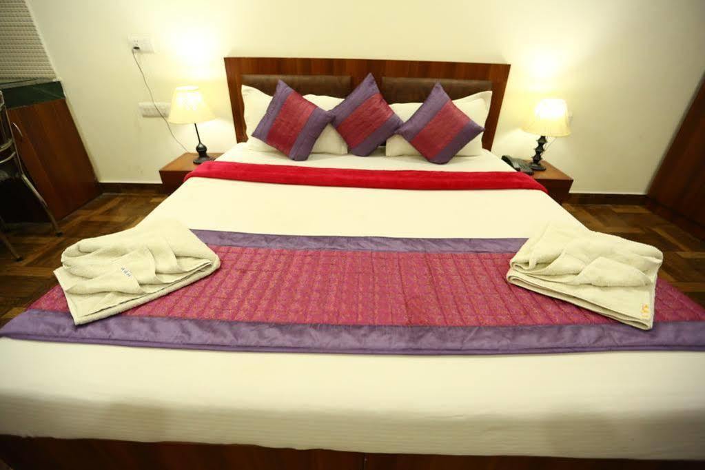 Clayton Near Igi Airport Delhi Hotel