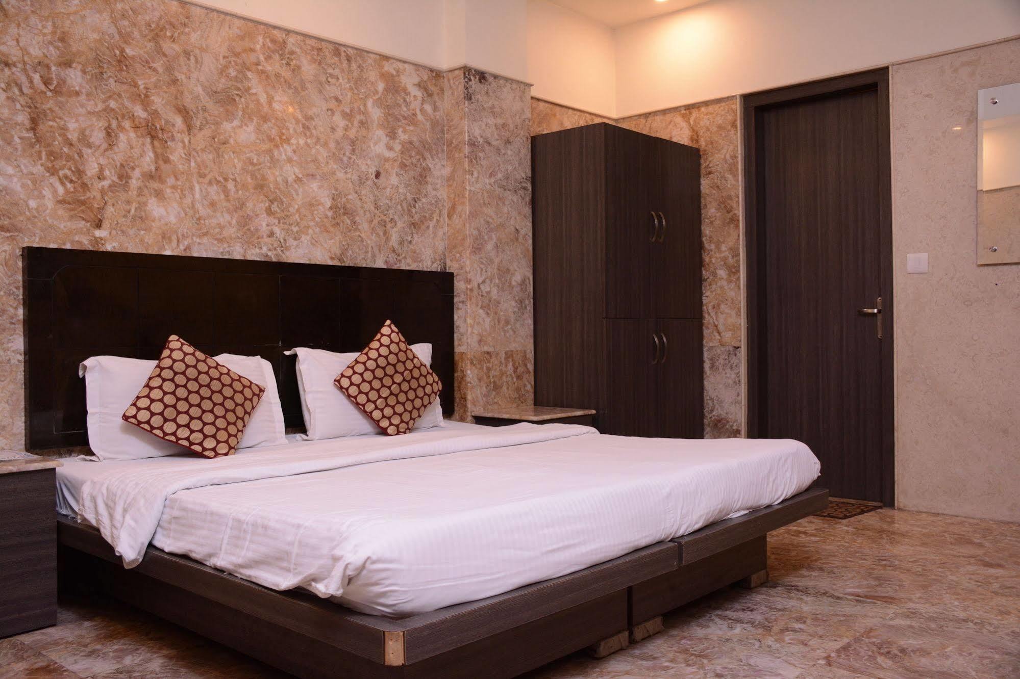 Maank Hotel