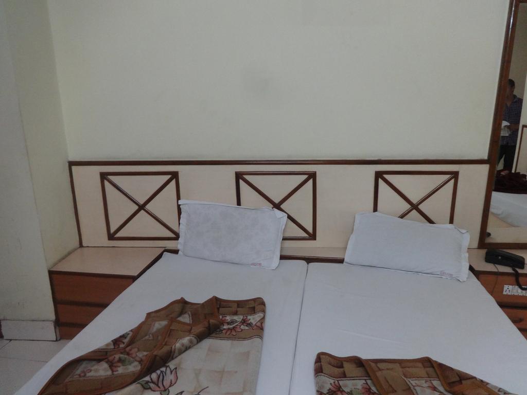 Hotel Adb Crystal Deluxe New Delhi