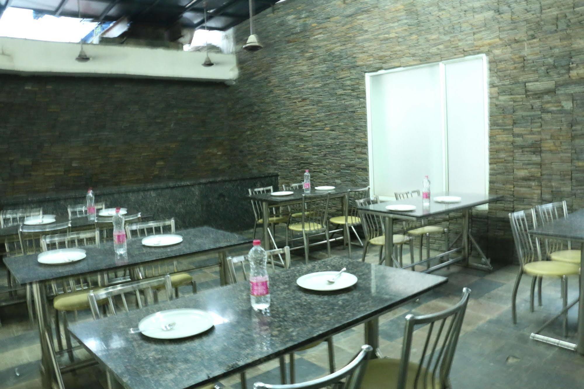 Benz International Hotel 3*