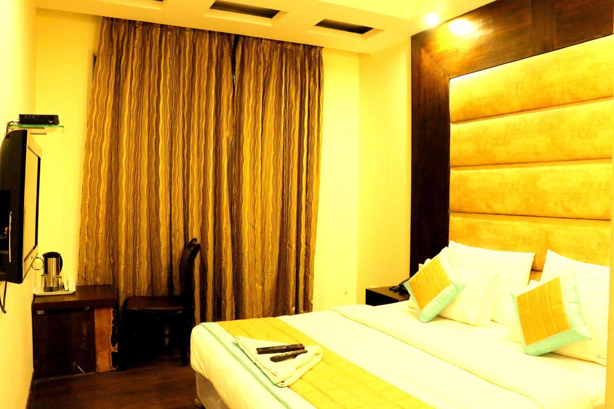 Benz International Hotel 3*