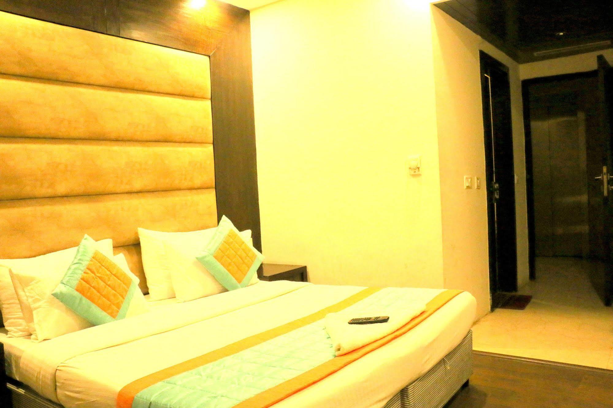 Benz International Hotel 3*