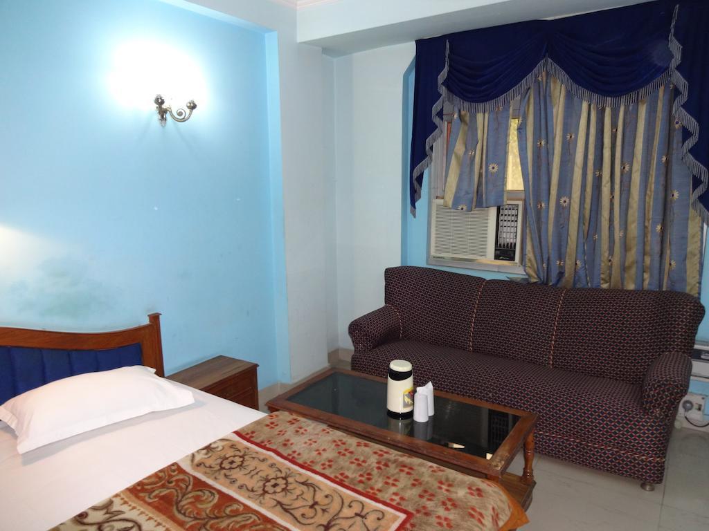Golden Deluxe Hotel