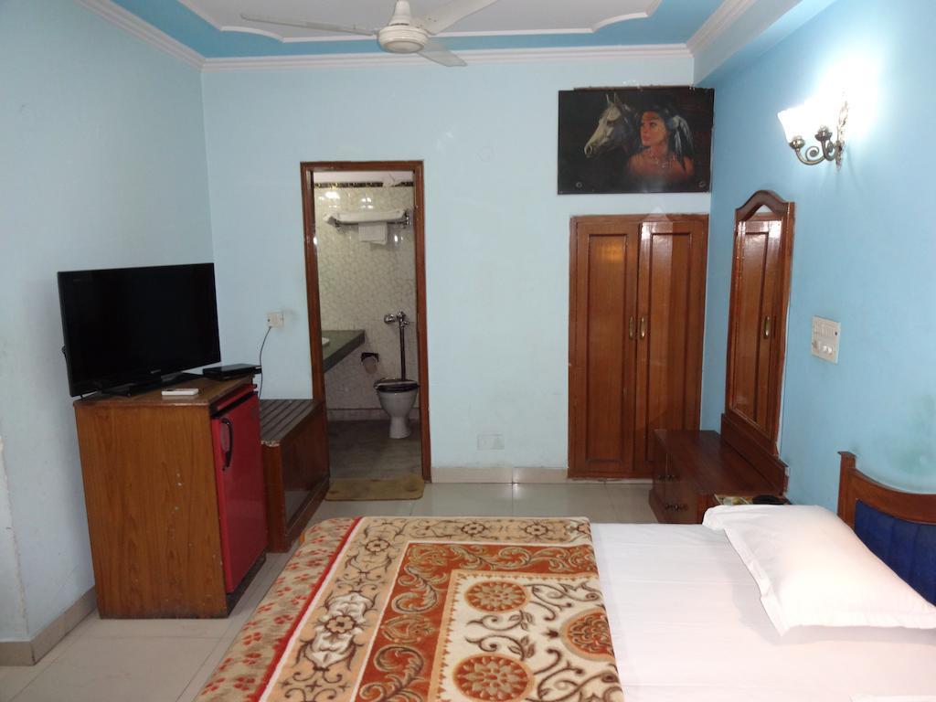 Golden Deluxe Hotel 3*