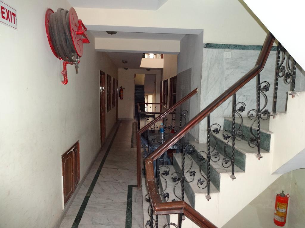 Golden Deluxe Hotel