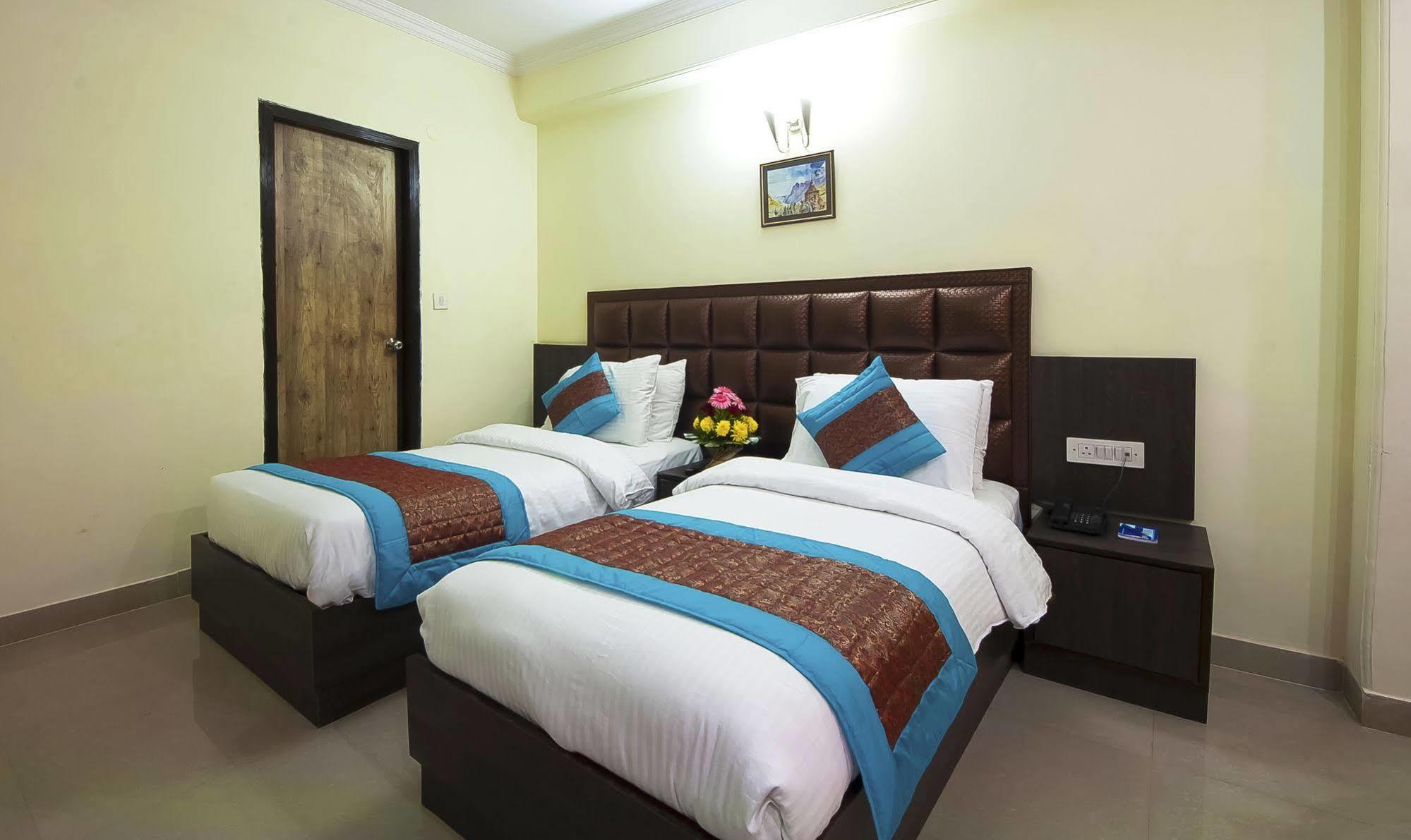 Hotel Capital O 2382 White House Continental 3*
