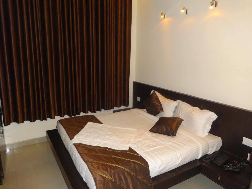 Airport Hotel De Aura Delhi Airport Hotel 3*