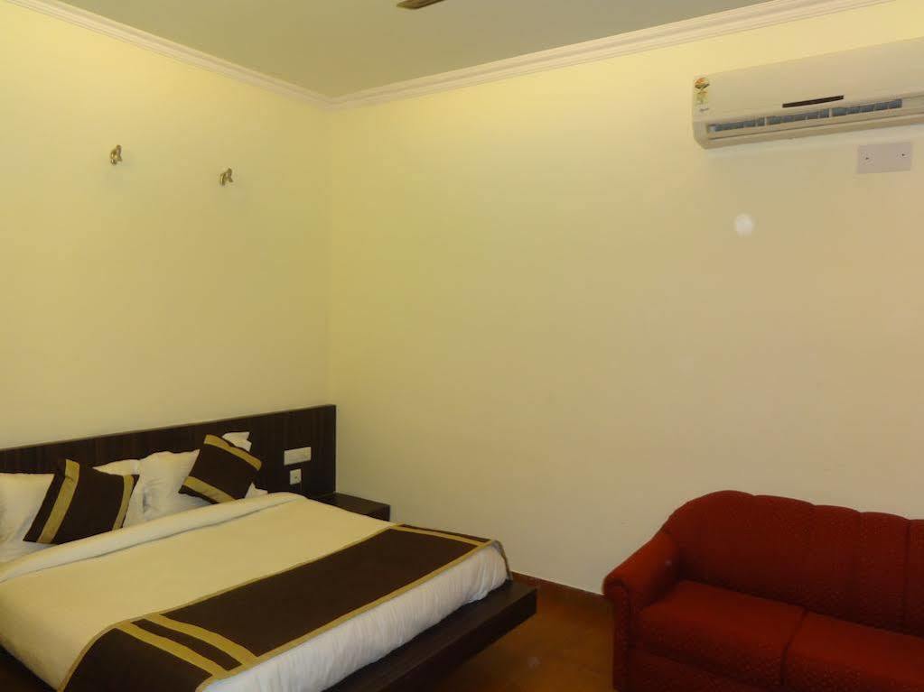 Hotel Airport Hotel De Aura Delhi Airport 3*