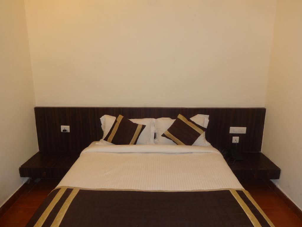 Airport Hotel De Aura Delhi Airport Hotel 3*