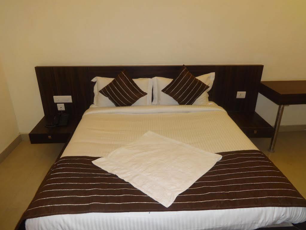 Airport Hotel De Aura Delhi Airport Hotel New Delhi