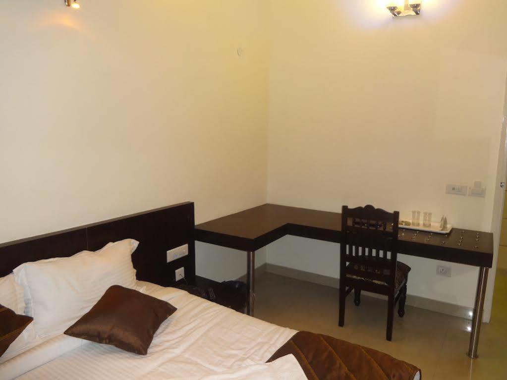 Airport Hotel De Aura Delhi Airport 3* New Delhi