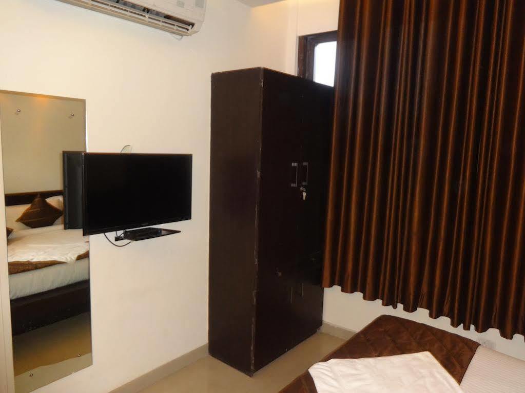 Airport Hotel De Aura Delhi Airport Hotel 3*