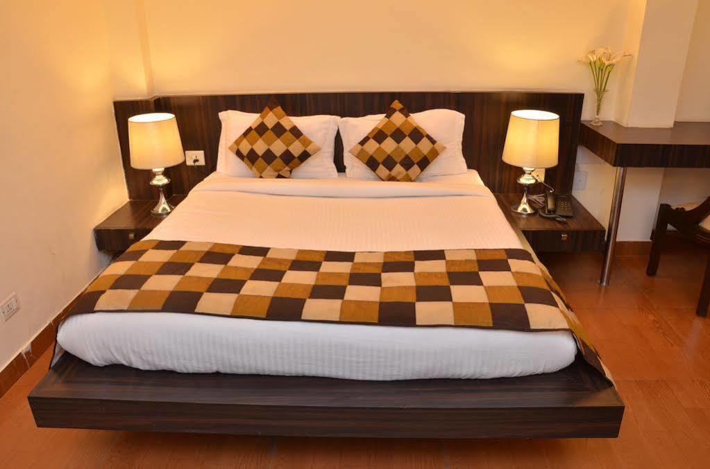 Hotel Airport Hotel De Aura Delhi Airport 3*