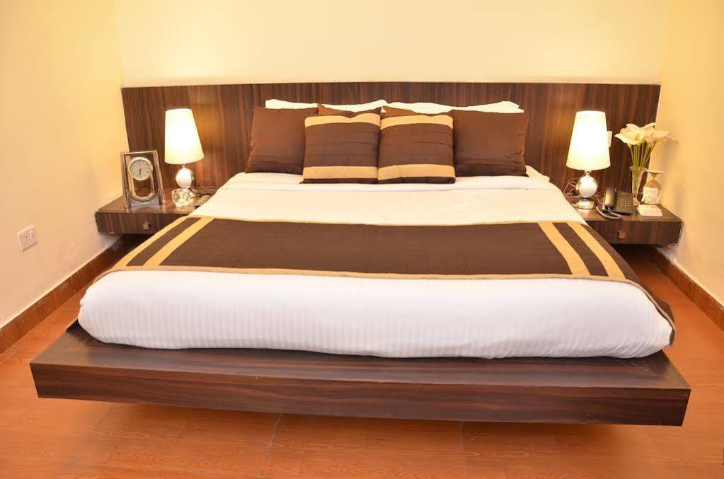 Airport Hotel De Aura Delhi Airport