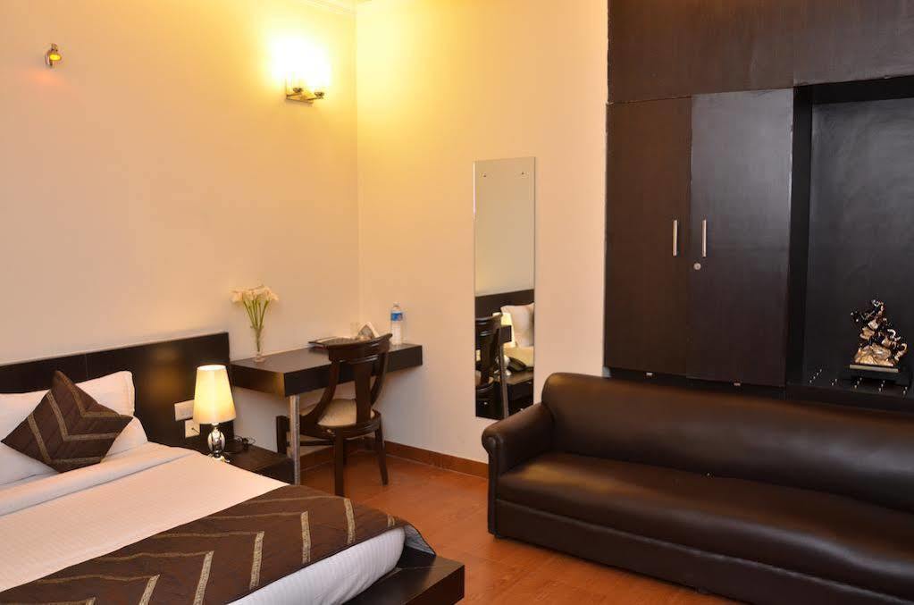Airport Hotel De Aura Delhi Airport