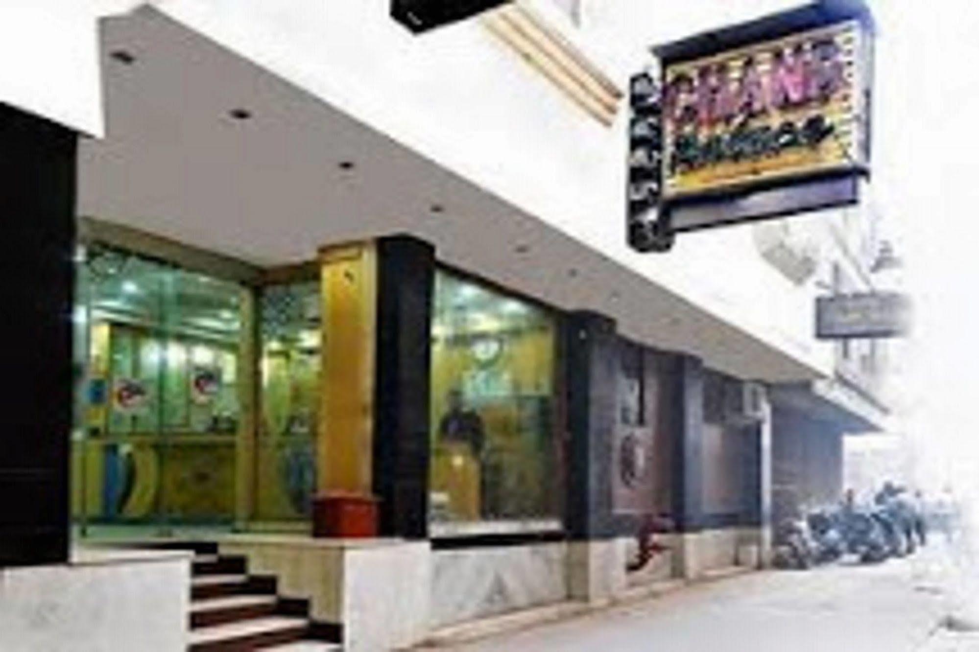 Hotel O Paharganj Near Railway Station Formerly Chand Palace New Delhi