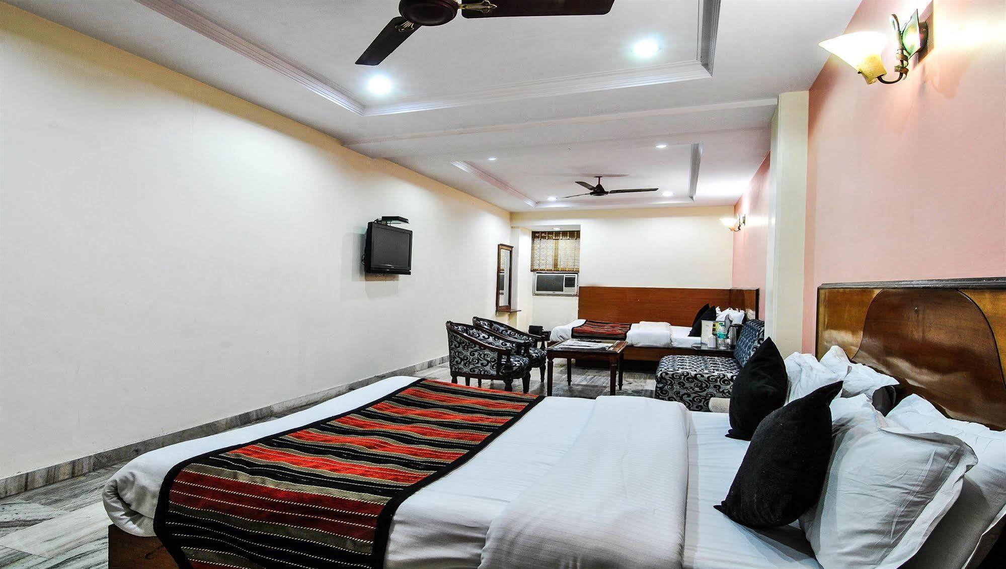 Hotel O Paharganj Near Railway Station Formerly Chand Palace New Delhi