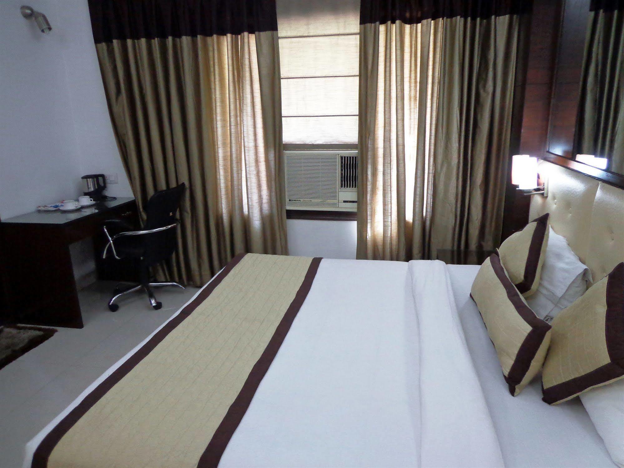 Hotel Sohi Residency 3*