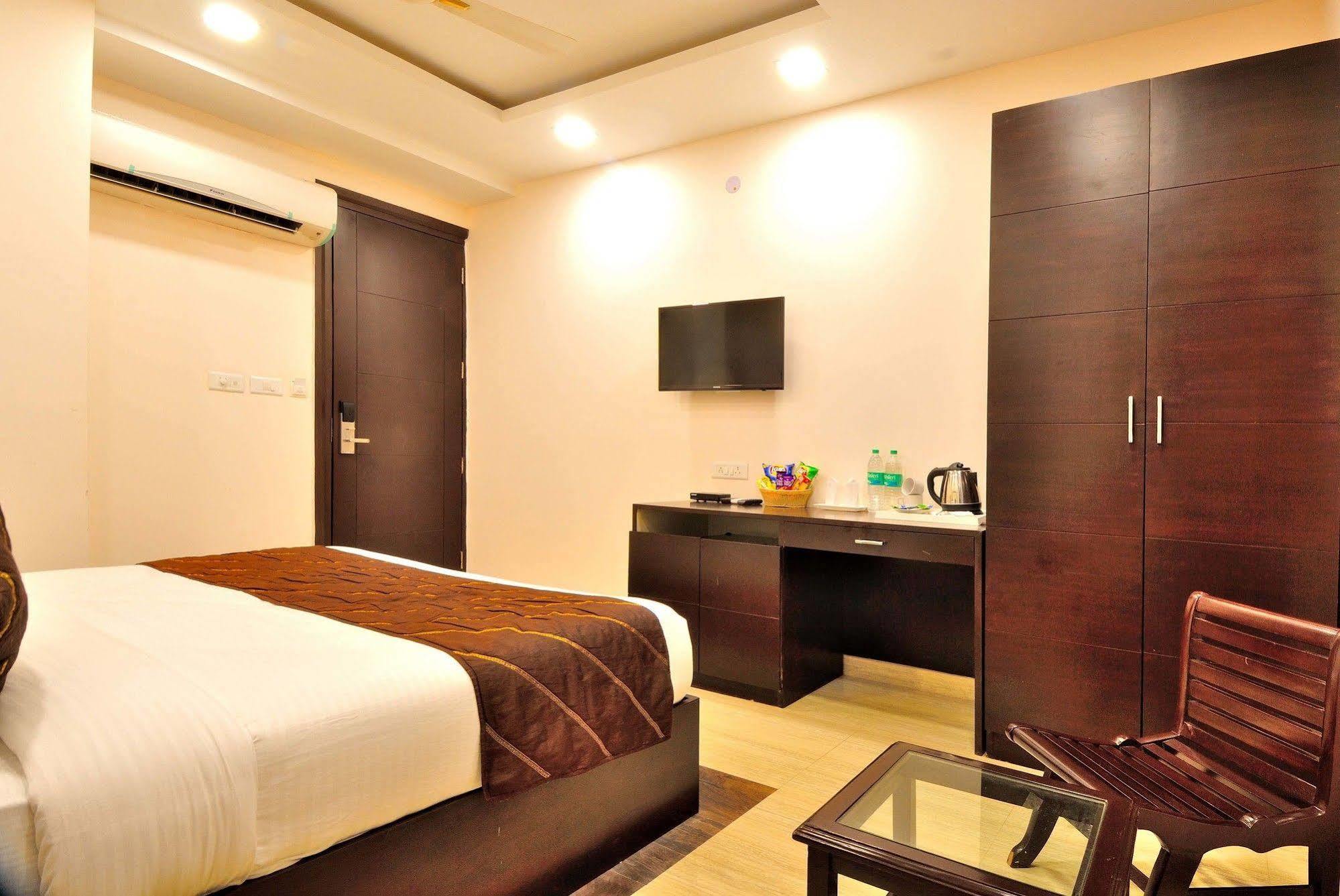 Hotel Kings Inn, Karol Bagh, New
