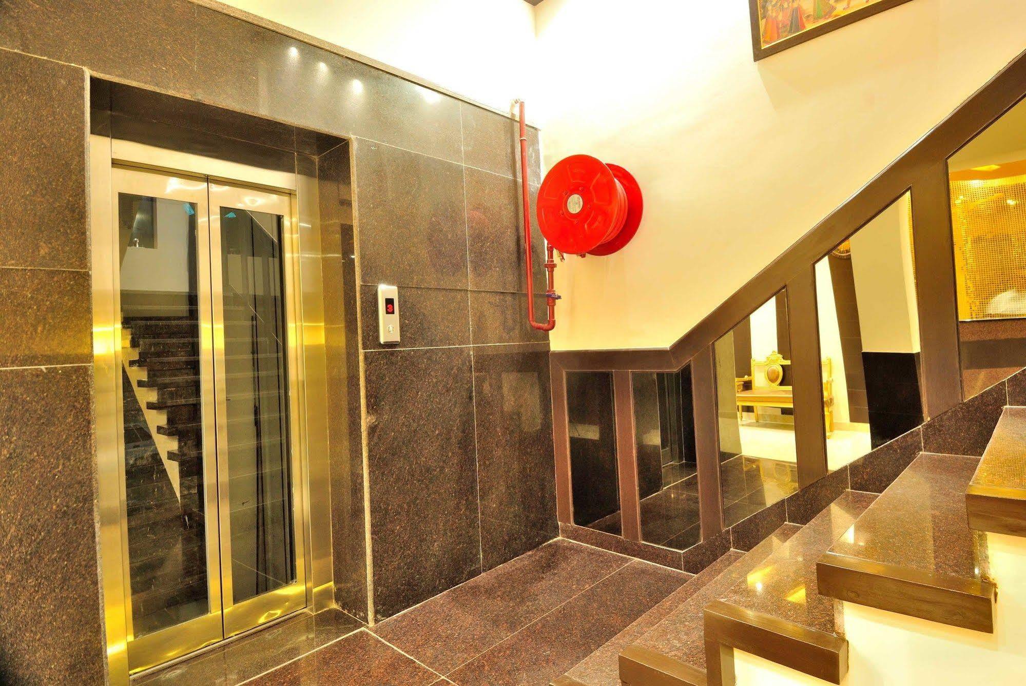 Hotel Kings Inn, Karol Bagh, New
