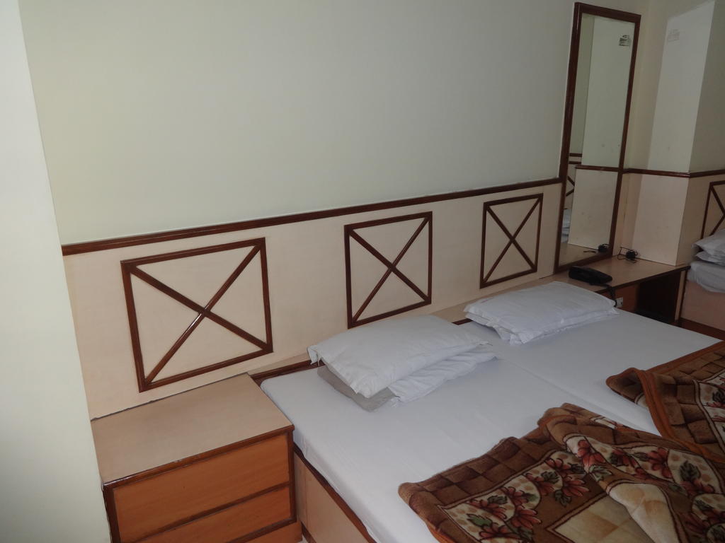 Adb Crystal Deluxe Hotel 2*