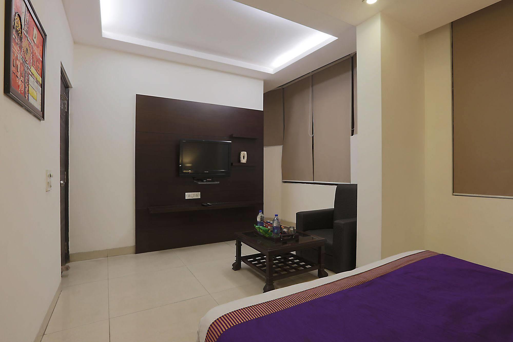 Fabhotel Star Delhi Airport 3*