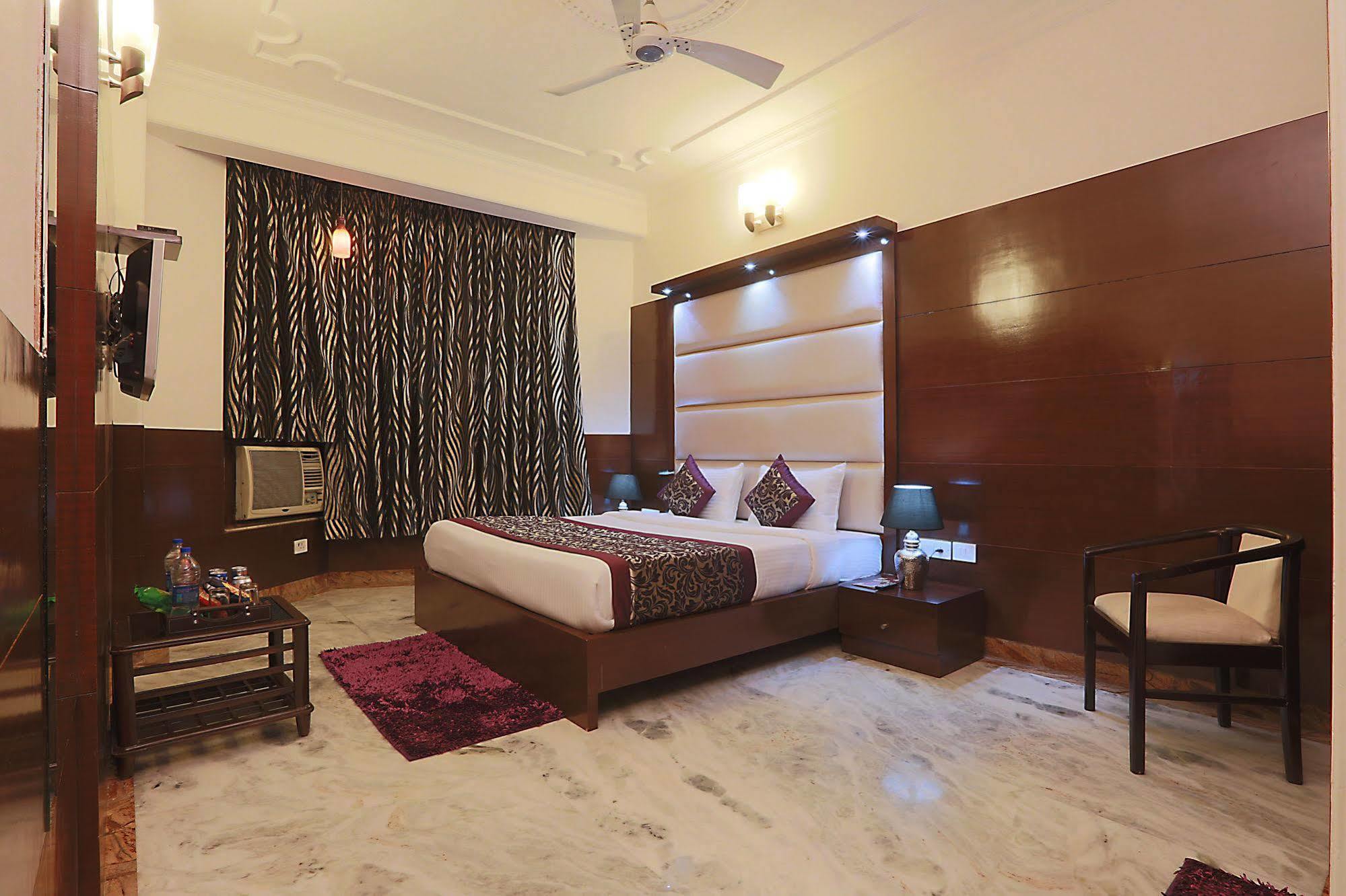 Fabhotel Star Delhi Airport
