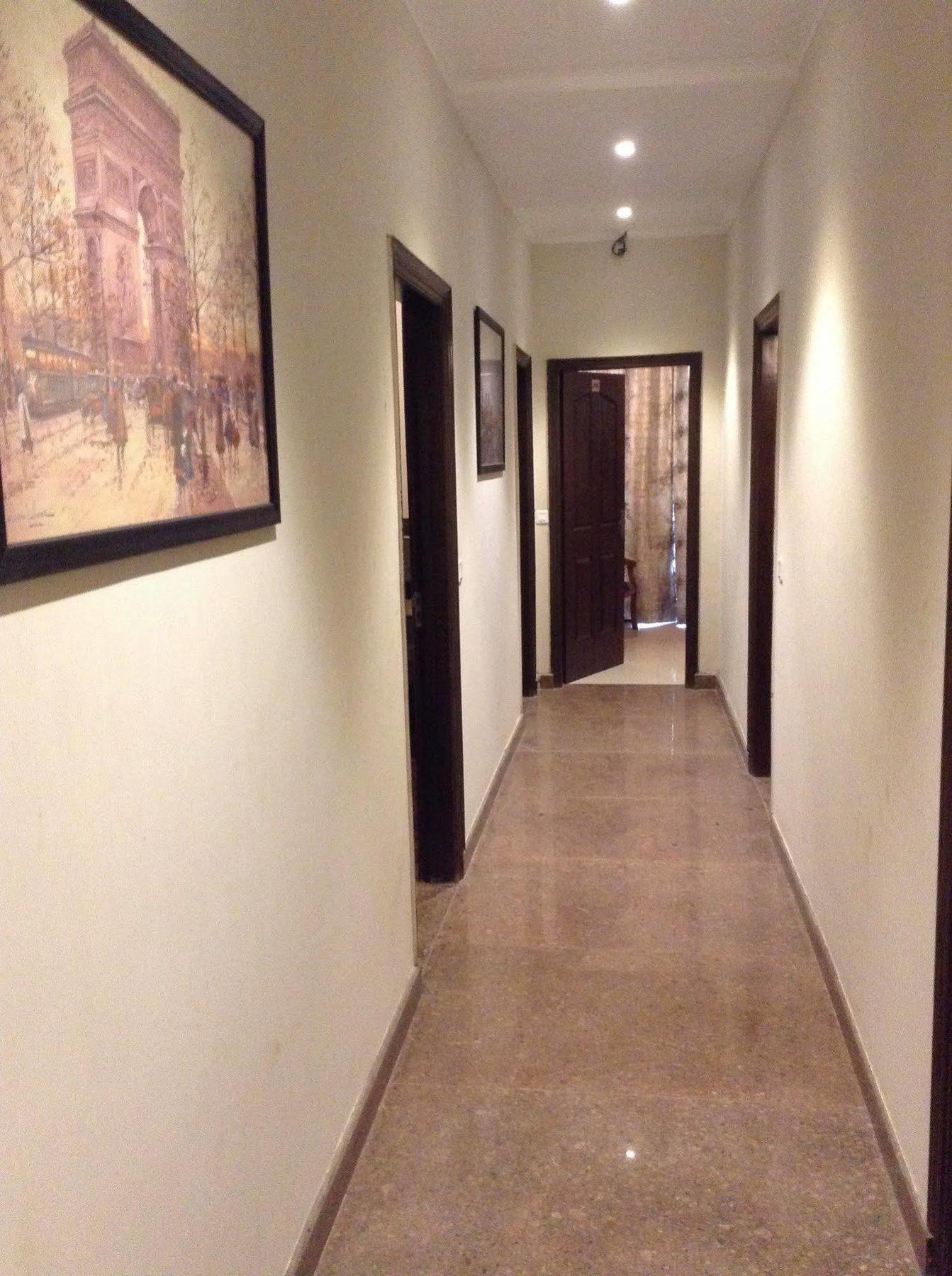 Hotel Oyo Metro Tower Near Ambience Mall New Delhi
