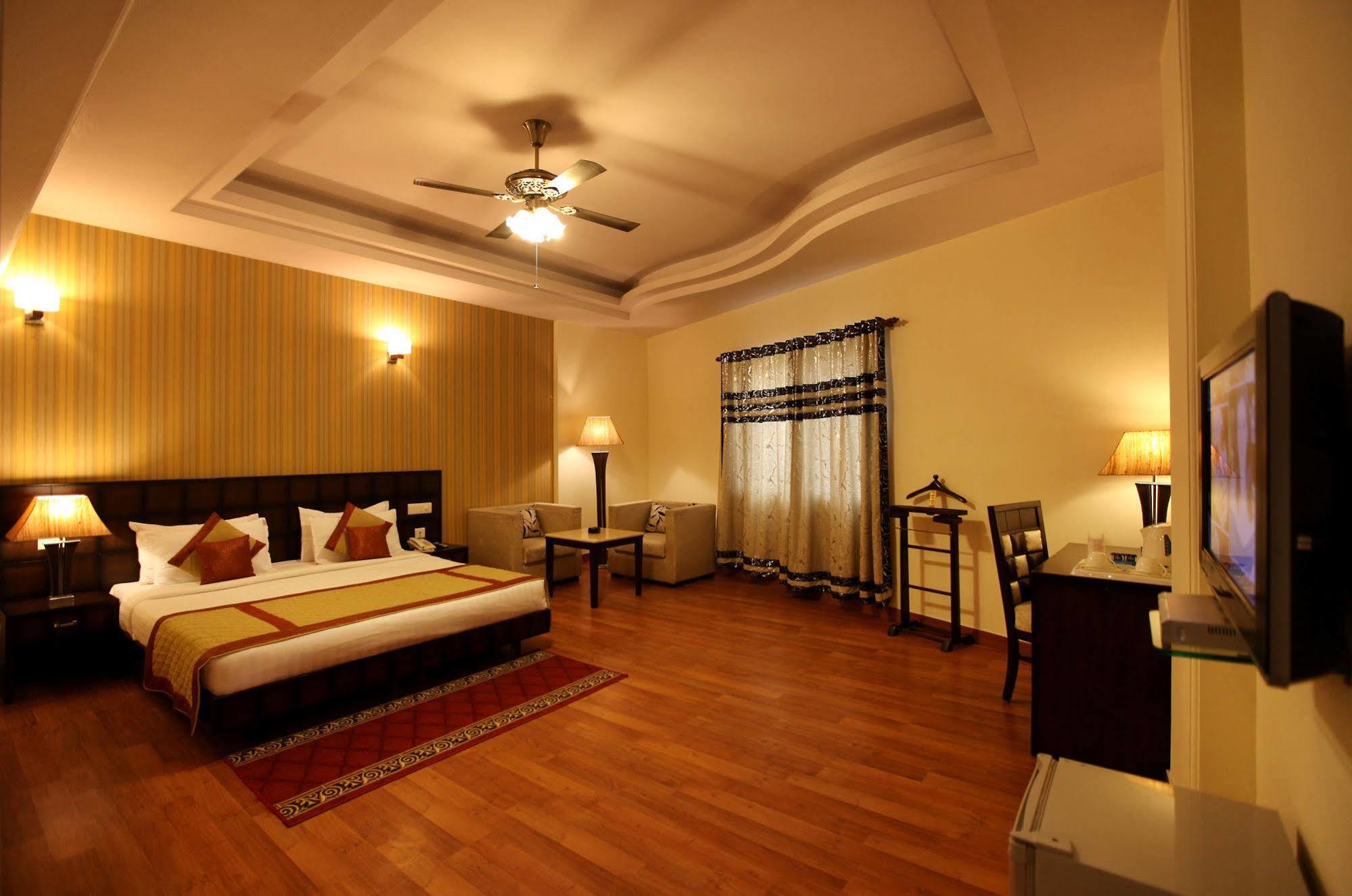 Hotel The Class, Delhi Airport New Delhi