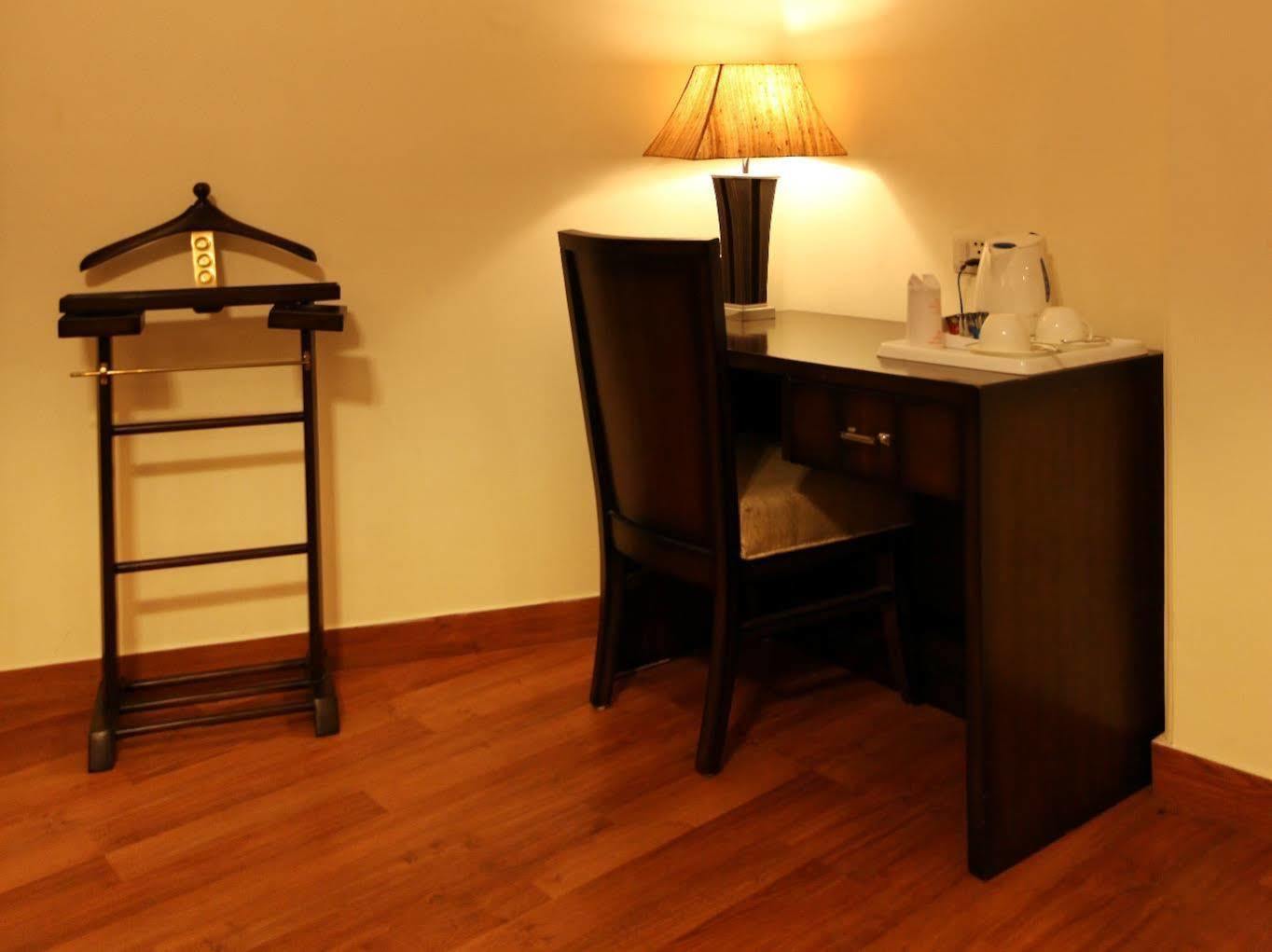 Hotel The Class, Delhi Airport