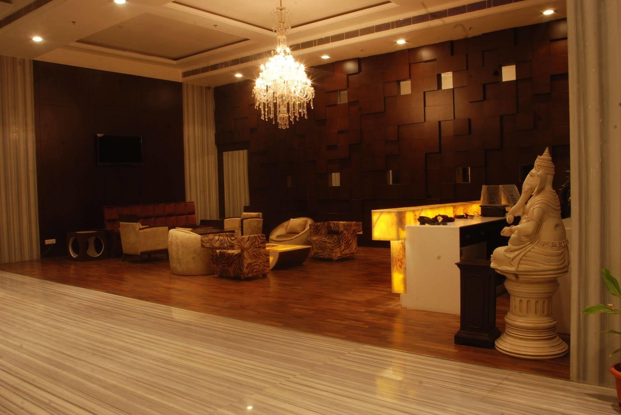 Pluto's 3* New Delhi