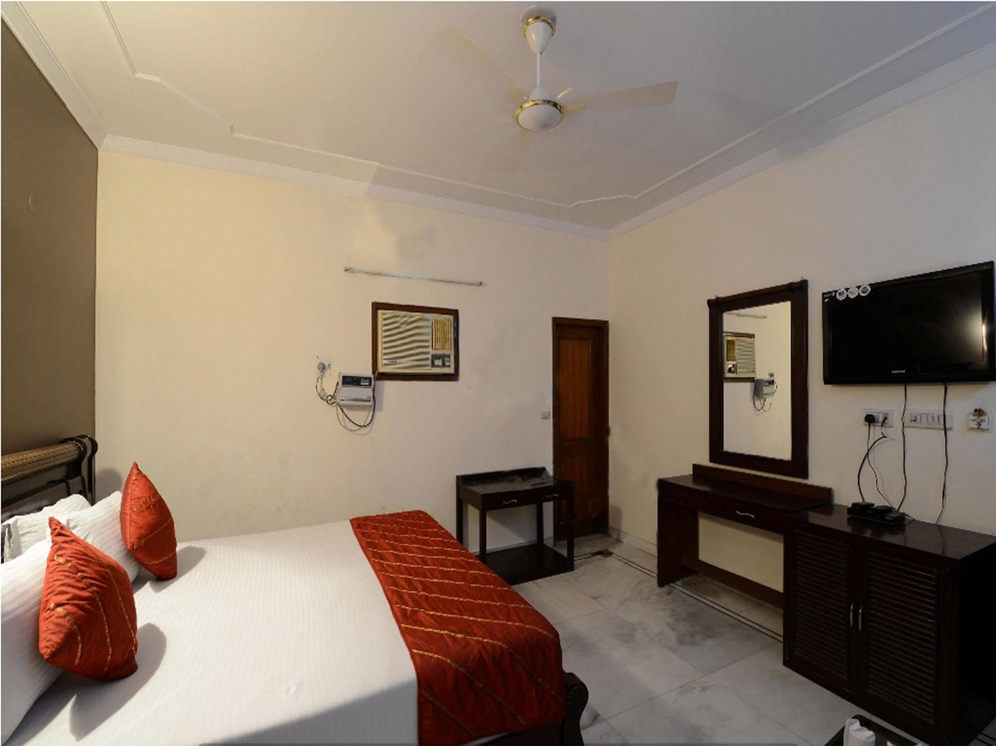 Airport Vishal Residency 3*