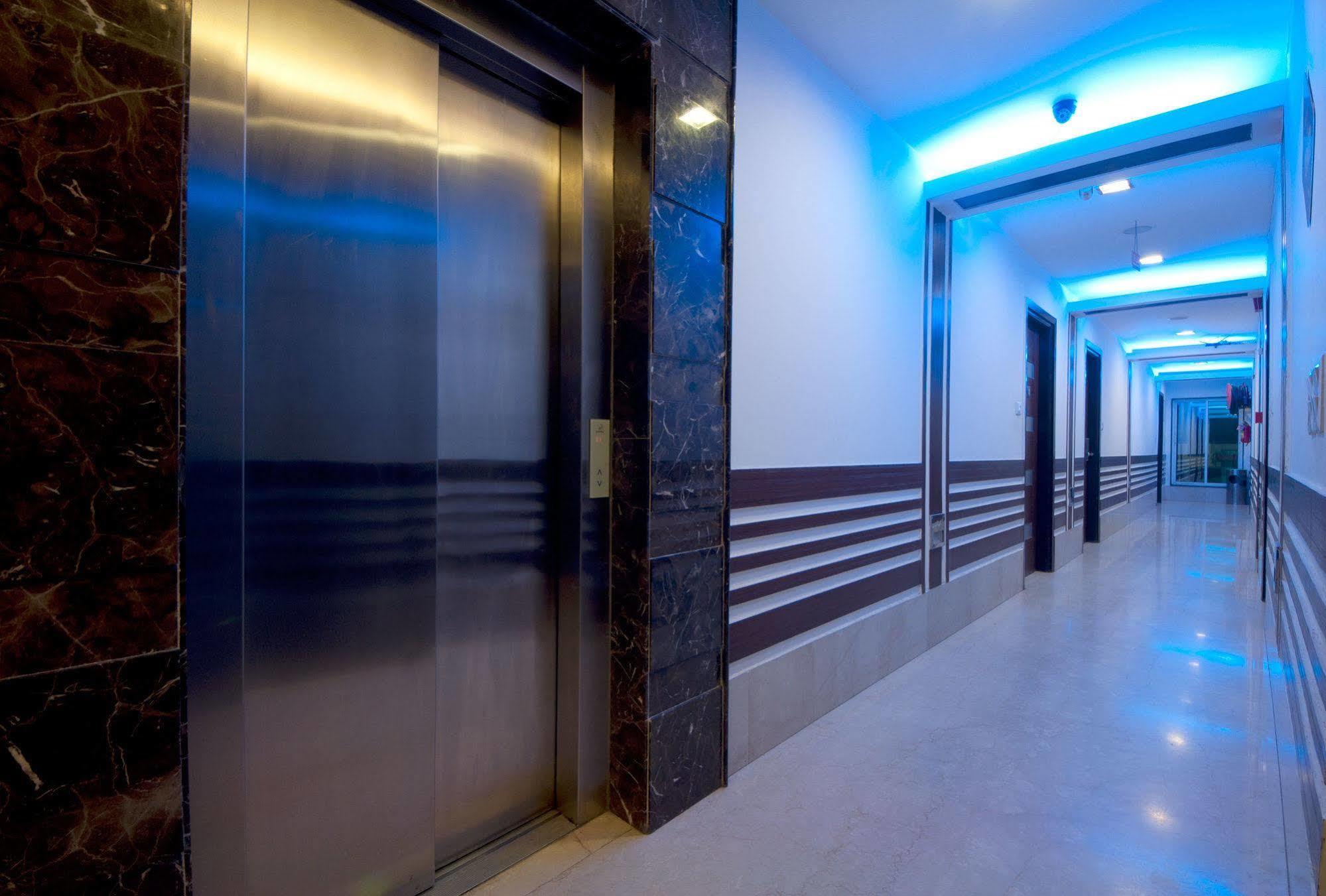 Hotel Amaltas International - Delhi-16 New Delhi