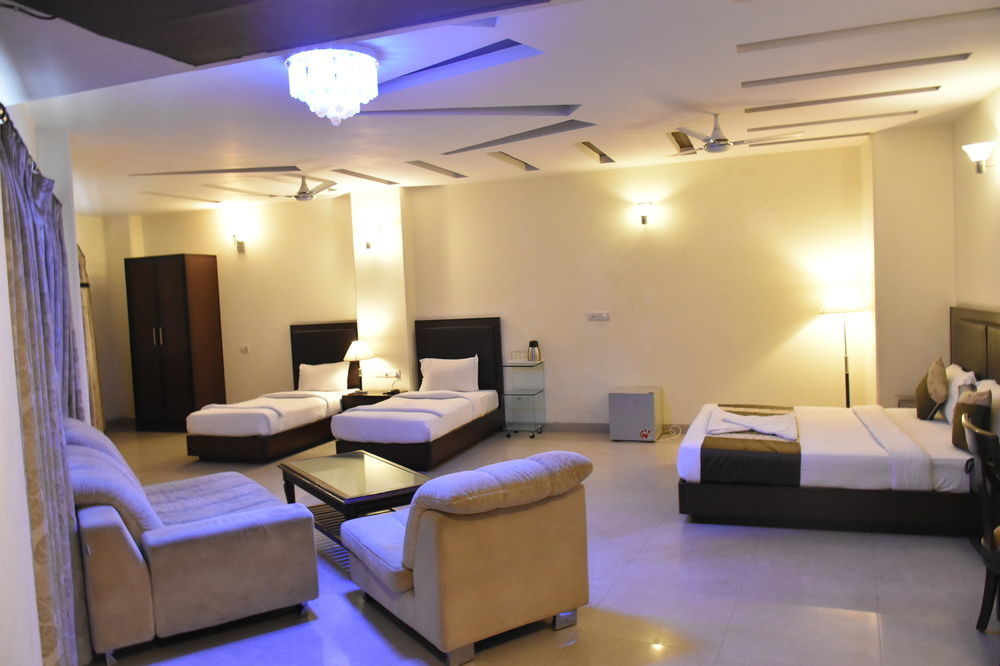 Hotel Alpine Tree New Delhi