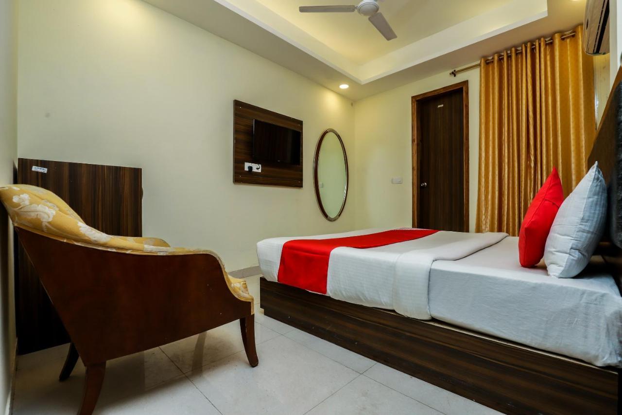 Hotel Clayton Near Igi Airport Delhi 3*