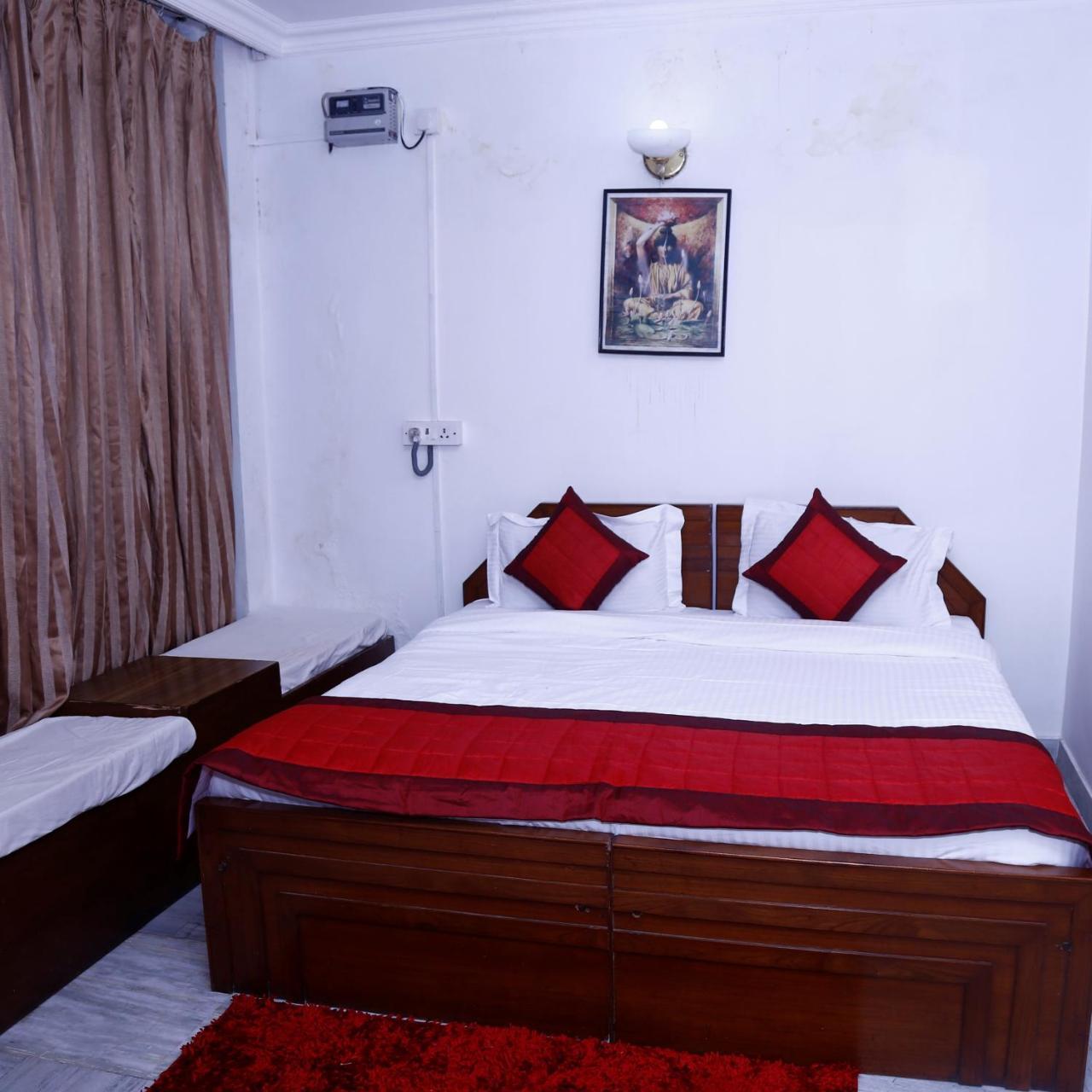 Lodge Batra - Couple Friendly *