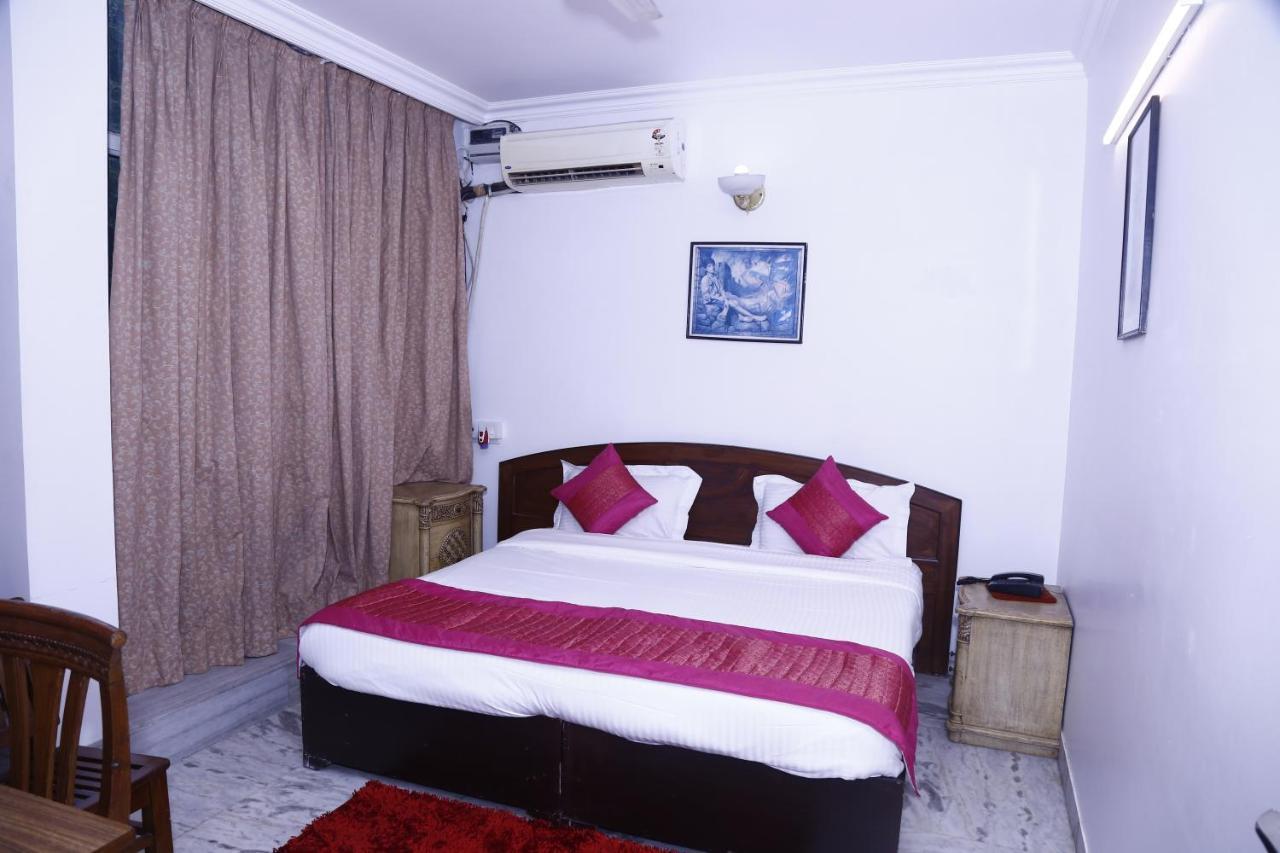Lodge Batra - Couple Friendly