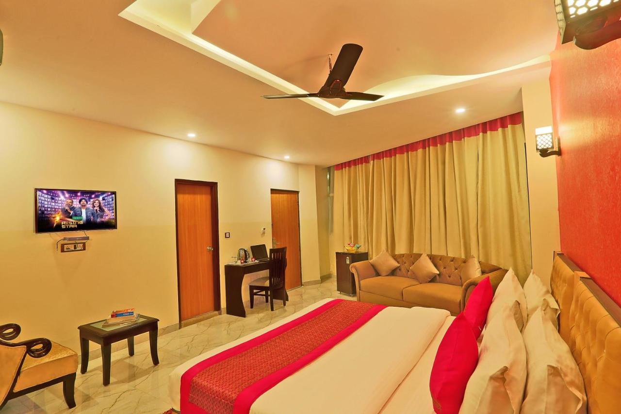 Airport Near Delhi International Airport Hotel 4*