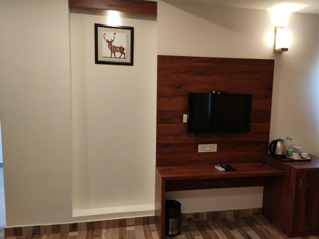 Hotel Red Crown New Delhi
