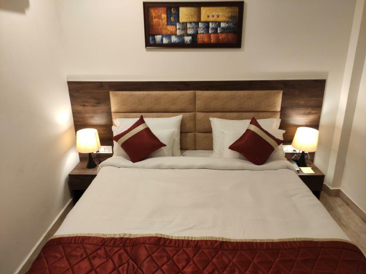 Hotel Red Crown New Delhi
